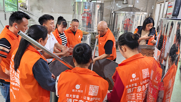 用小型酒廠釀酒設(shè)備開酒坊，釀酒技術(shù)重要還是銷售能力重要？