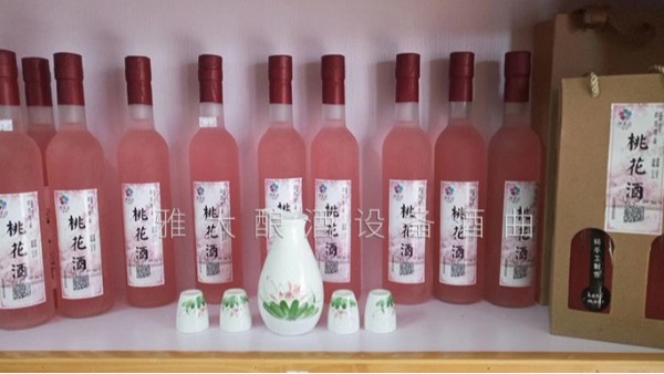 桃花源不僅桃花美，用熟料釀酒設(shè)備釀造的桃花酒更美
