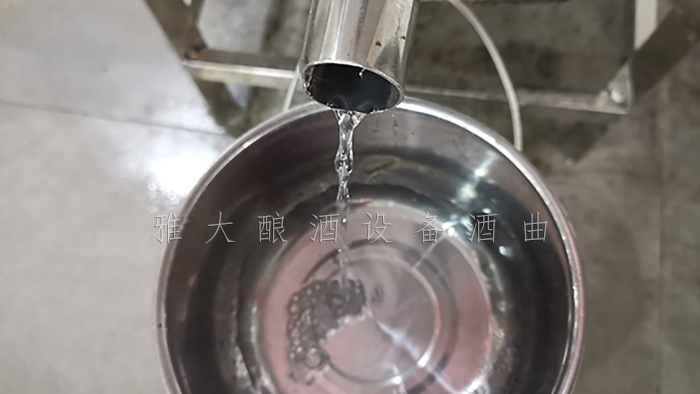 11.26小型白酒釀酒設(shè)備出酒度數(shù)太高，怎么降度好