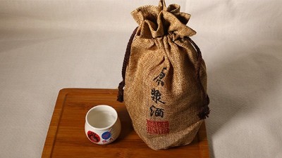 用白酒生產(chǎn)設(shè)備釀小曲固態(tài)白酒，怎樣操作出酒才多？