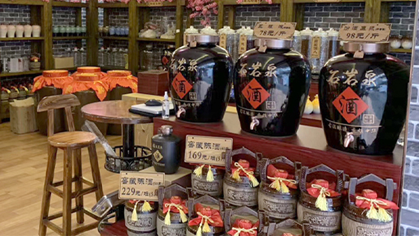 用小型酒廠釀酒設(shè)備一年釀2萬(wàn)斤高粱酒，能賺多少錢(qián)？
