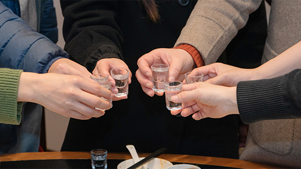 過(guò)年聚會(huì)，在酒桌上你們喜歡喝高度酒還是低度酒？